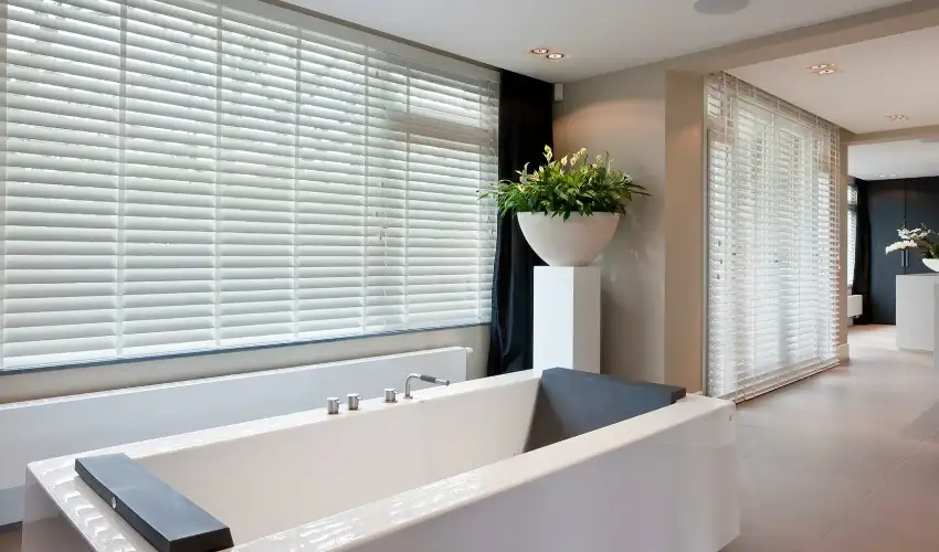 Aluminum Venetian Blinds Bathroom UAE